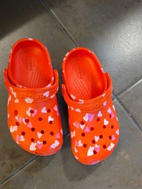 CROCS Kids Clog in Bright Red with Pink & White Hearts